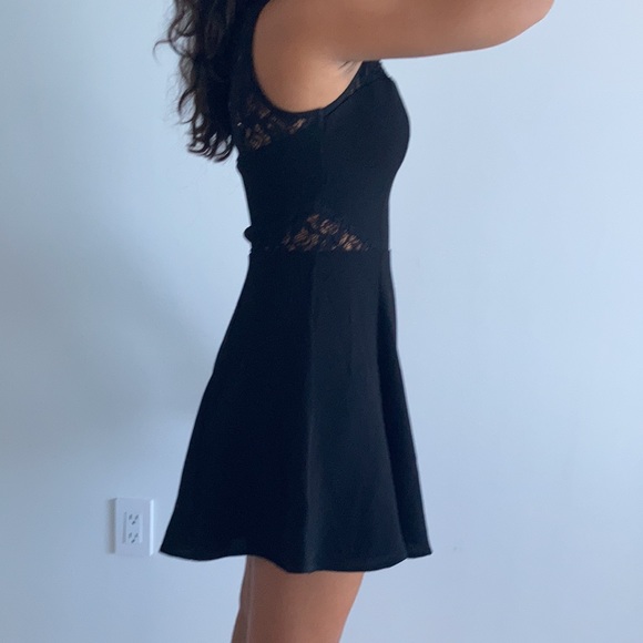Black lace skater dress - Picture 2 of 7